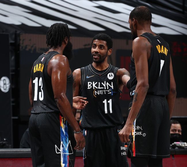 环足奖年度最佳女足球员候选：邦马蒂、普特利亚斯、凯莉在列（环足奖年度最佳女足球员候选名单公布：邦马蒂、普特利亚斯、凯莉入围）