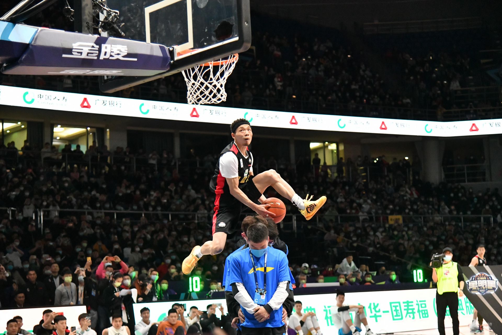 迪马尔科：利物浦随时都能制造威胁，他们全队都是顶级球员（迪马尔科：利物浦全员顶级，随时构成威胁）