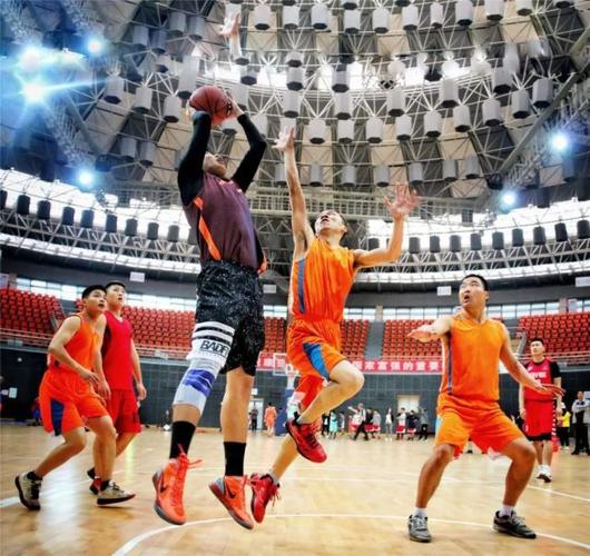 康宁汉姆：盛赞队友拥有振金手指，盼其冲击最佳防守球员（康宁汉姆力赞队友具“振金之手”，期待其角逐最佳防守球员）