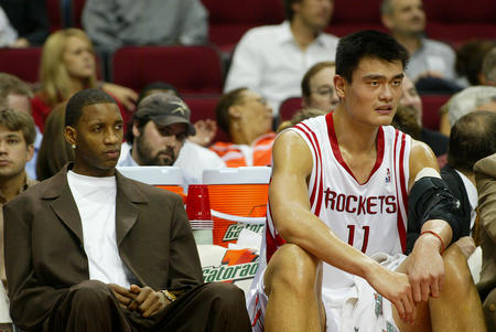 勇士最该送走的人是他！从恶汉变“嘴炮” 没库里就玩不转（离开库里就掉链子！勇士最该处理的人选：昔日硬汉沦为嘴炮）