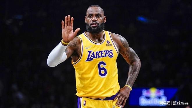 三节打卡！字母哥15中12砍下29分8篮板（三节下班！字母哥15投12中砍下29分8篮板）