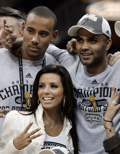 热火替补席火力全面爆发（热火板凳群全面开火）