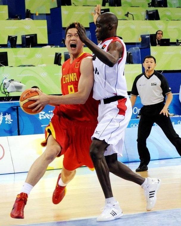 WTT总决赛：王楚钦／孙颖莎3-0林诗栋／蒯曼，收获两连胜（WTT总决赛：王楚钦／孙颖莎3-0完胜林诗栋／蒯曼，迎来两连胜）