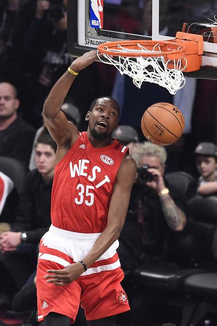 里程碑，恰尔汗奥卢出战利物浦迎来国米生涯200场（国米里程碑：恰尔汗奥卢战利物浦迎第200场）